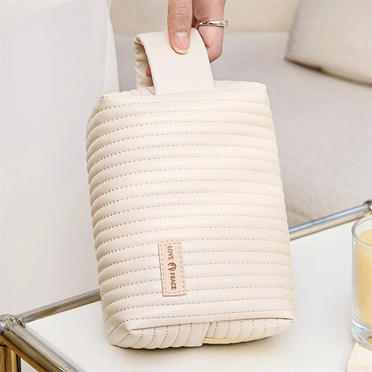 Quilted Pu Cosmetic Bag With Handle