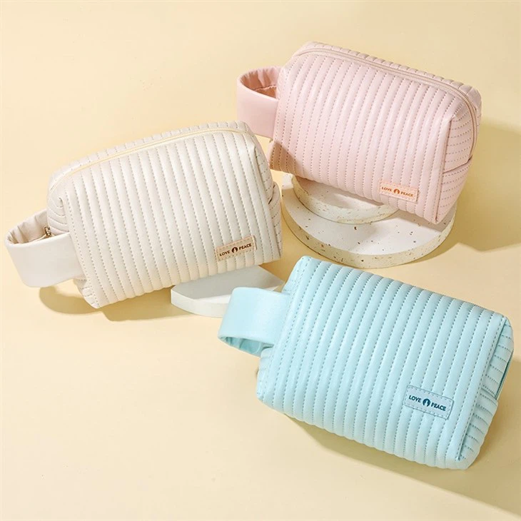 Quilted Pu Cosmetic Bag With Handle