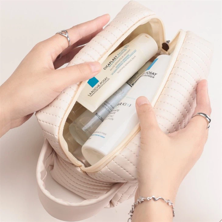Quilted Pu Cosmetic Bag With Handle