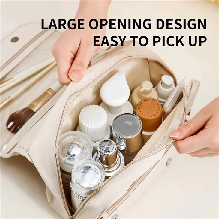 Hand-held Pearl Toiletry Bags For Travel