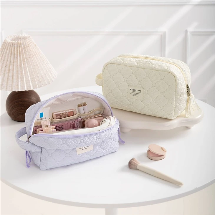 Large Capacity Quilted Cosmetic Bag