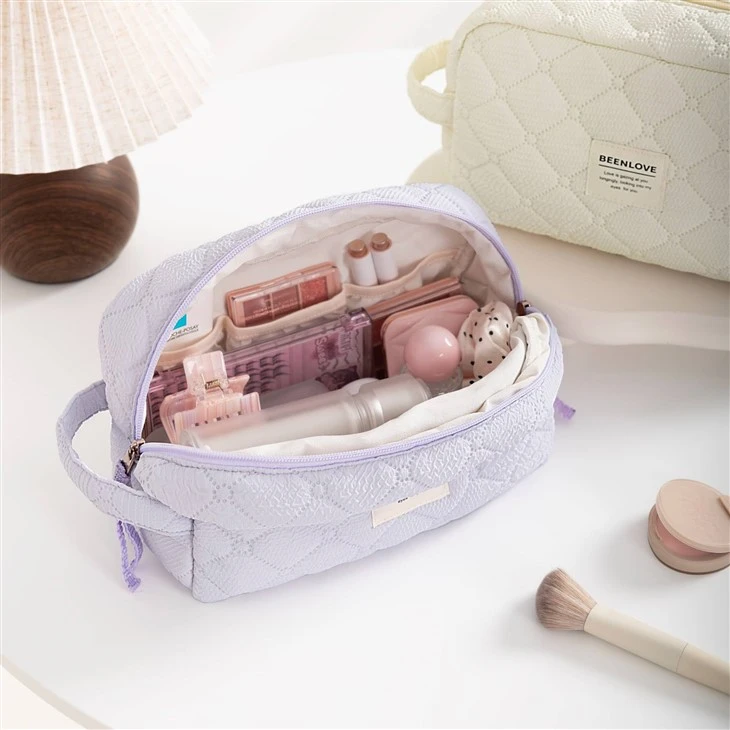 Large Capacity Quilted Cosmetic Bag