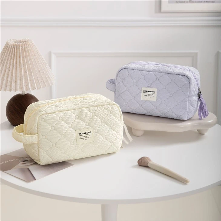 Large Capacity Quilted Cosmetic Bag