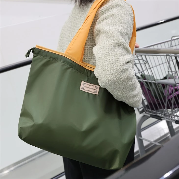 Contrast color waterproof shopping bag-1