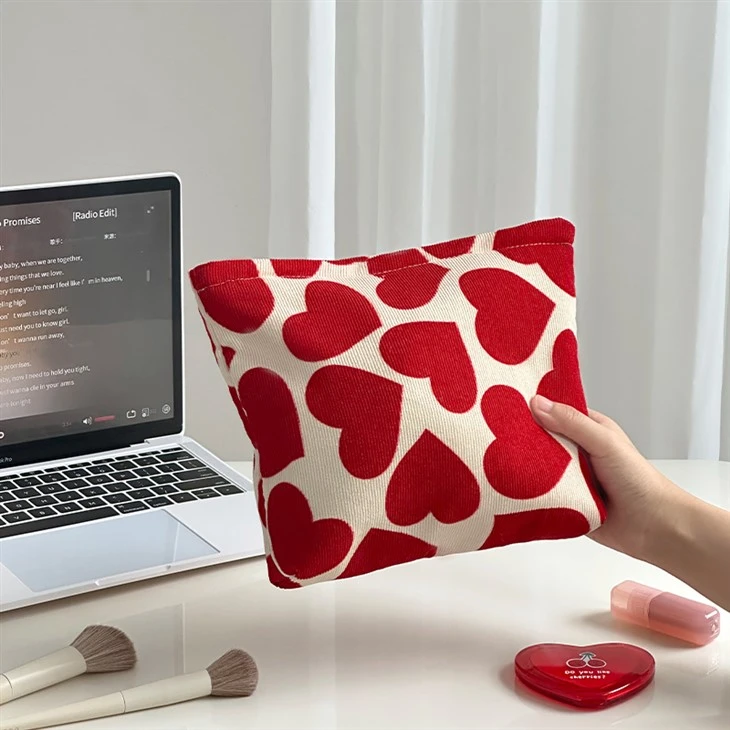 Cute Heart Clutch Cosmetic Bag-5