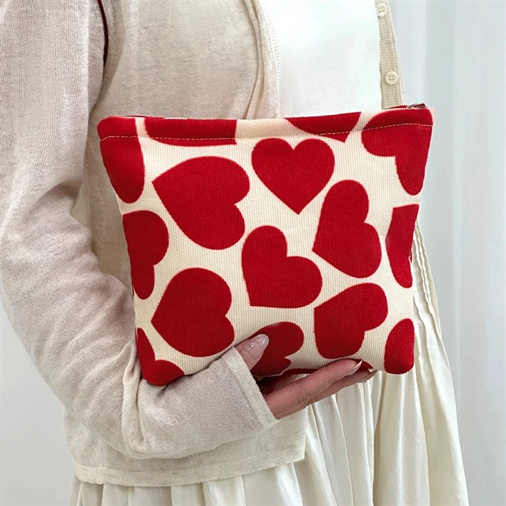 Cute Heart Clutch Cosmetic Bag-3