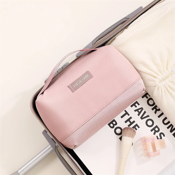 detial cosmetic bag